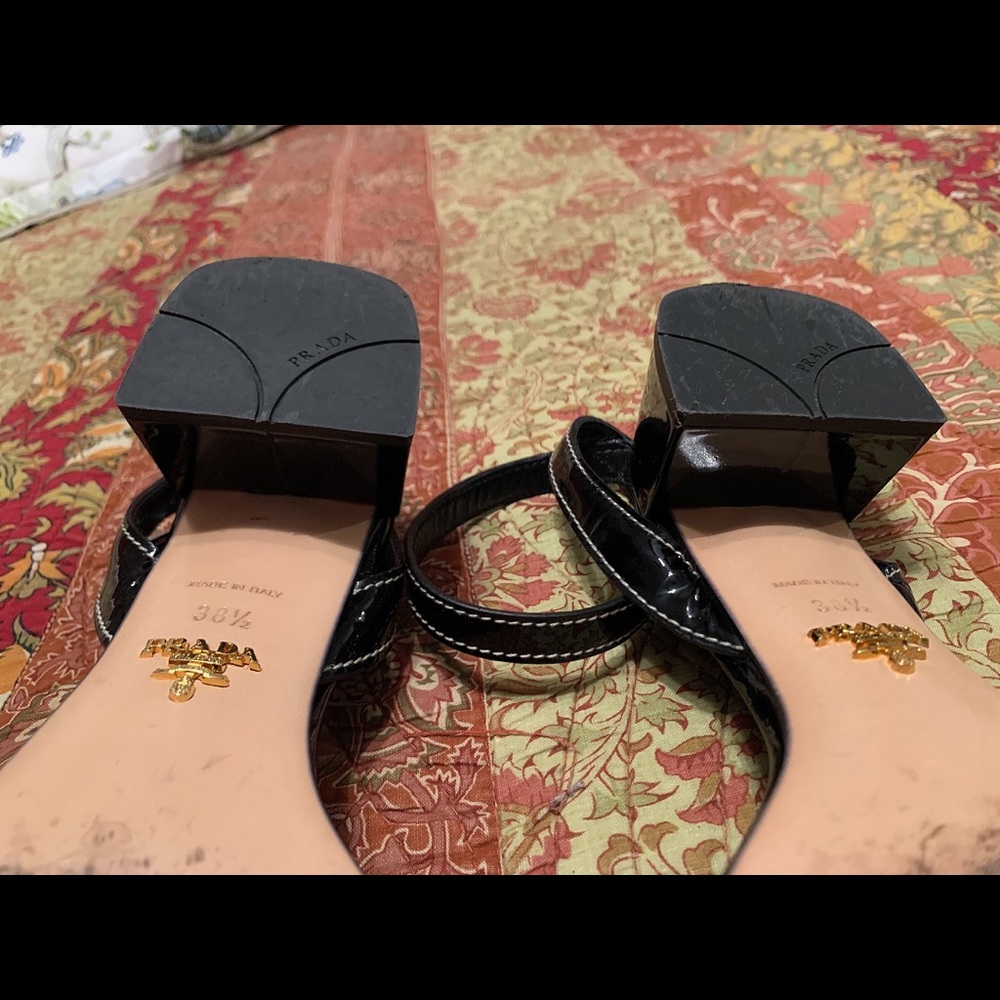 Prada Sandals!! Beautiful , very good conditions. Come with the original bag. - Picture 3 of 6